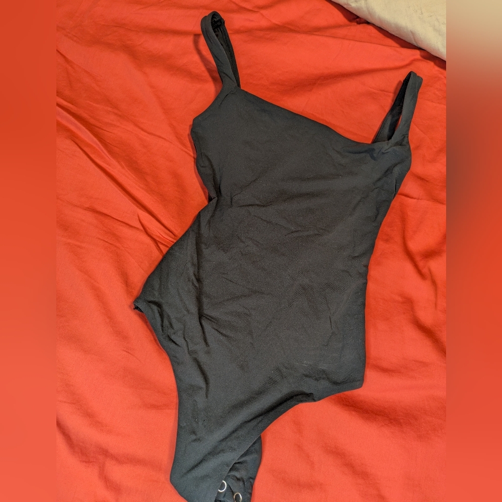SKIMS Square Neck Grafit Tong Bodysuit. New